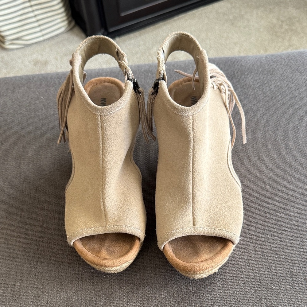 Minnetonka Tan Peep-Toe Fringe Mules